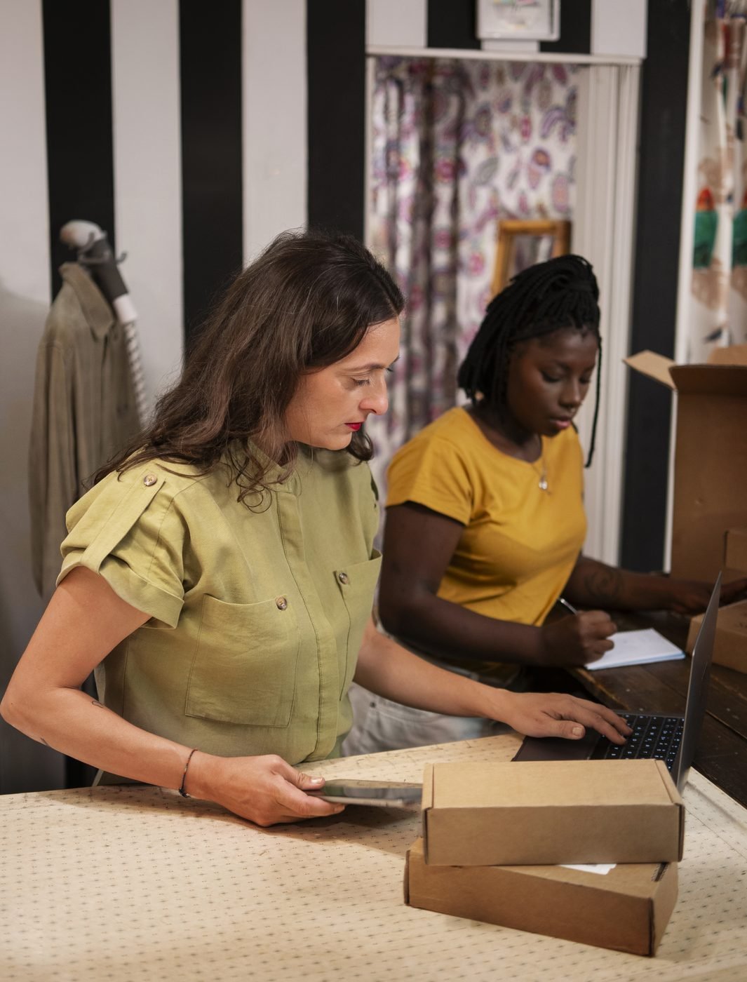 Sellers packaging fashion